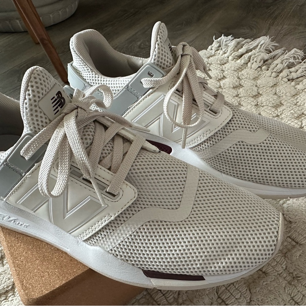 Women’s New Balance Sneaker | Cream and Maroon | Size 9 - Picture 4 of 6